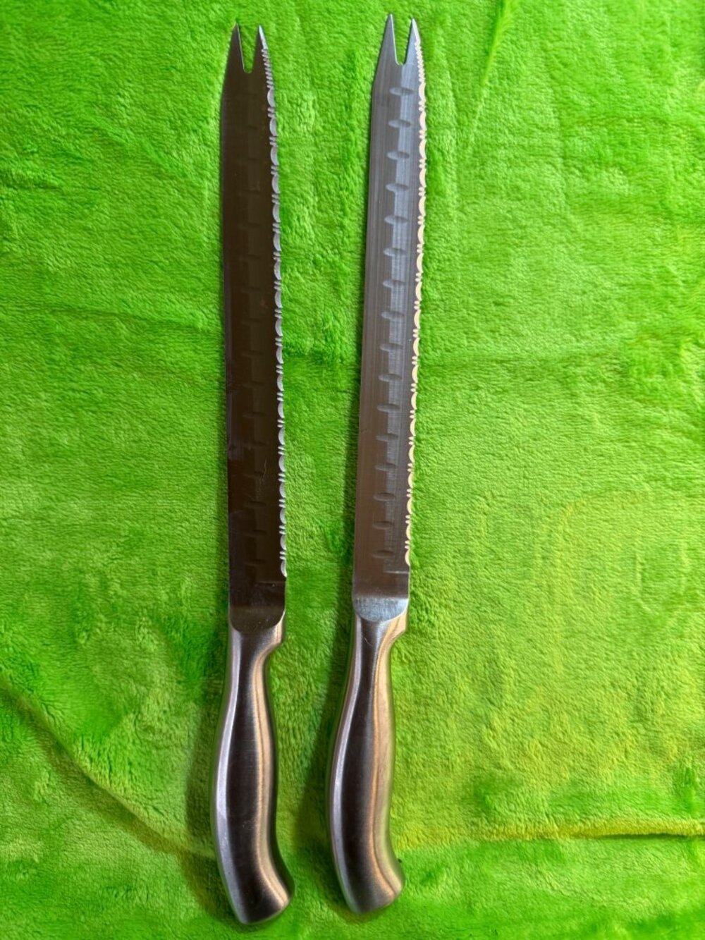 Hessler Worldwide Stainless Steel Carving Forks Set with Serrated Blades - Picture 2 of 4